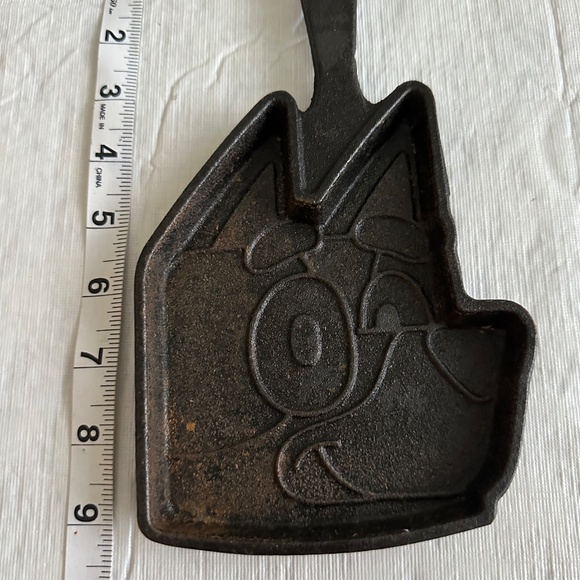 BLUEY Cast Iron Pan - Picture 2 of 3